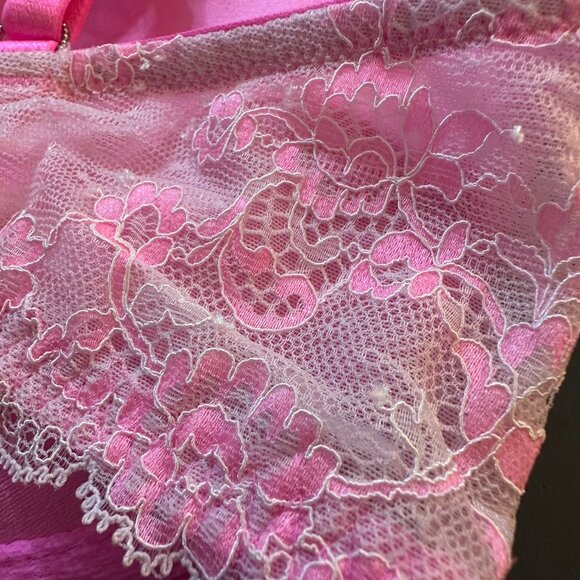 Victoria's Secret Bra Women's 34D plunge underwire hot barbie pink lace trim nwt - Picture 6 of 6